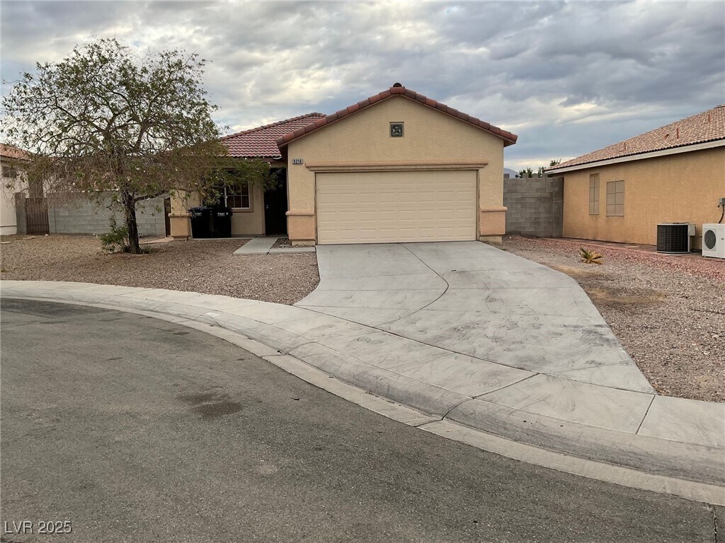 Foto principal - 3216 Standing Bear Ct
