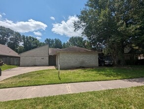 Building Photo - 21318 Meadowhill Dr