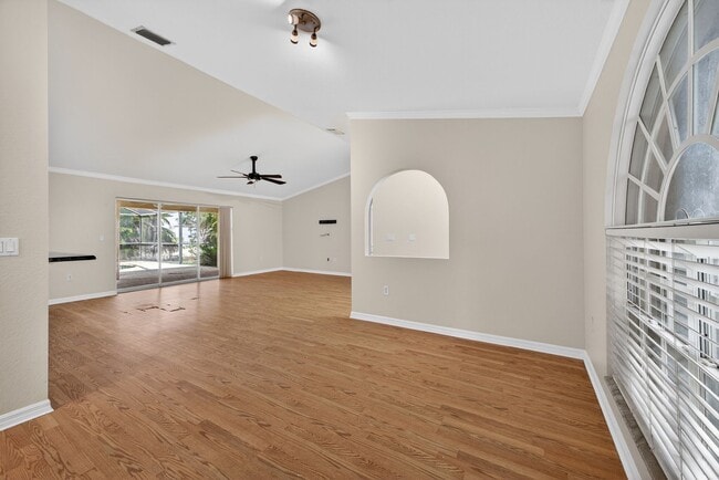 Foto del edificio - Charming 3-Bedroom Home with Private Pool in Buckingham Air Park