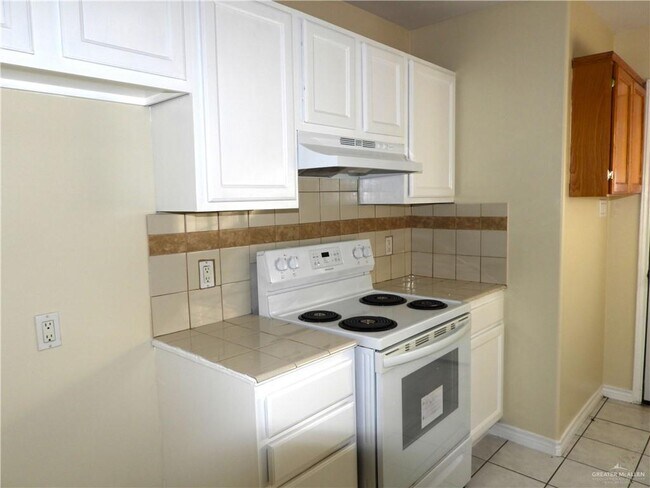 Building Photo - 3277 Los Arcos Cir