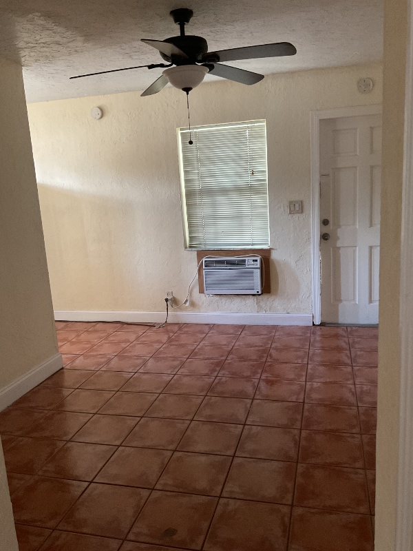 Building Photo - 2441 SW 27th Ave