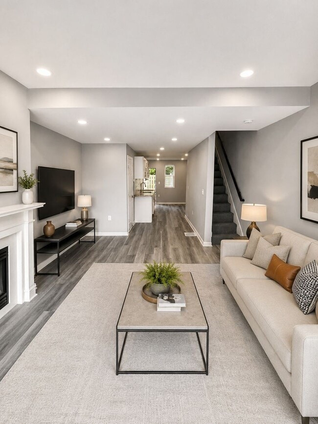 Bright, Newly Renovated 3-Bedroom Rowhome with Backyard - Bright, Newly Renovated 3-Bedroom Rowhome with Backyard