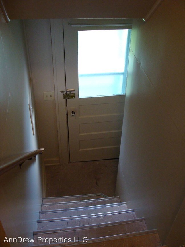 Building Photo - 329 Lyon St NE