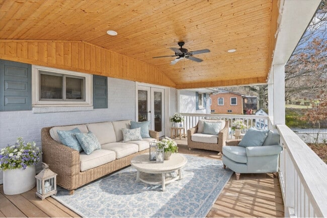 Building Photo - 2405 Melborne Dr