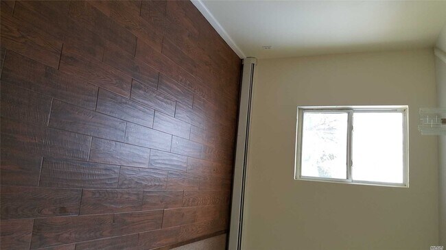 Foto del edificio - 164-36 O'Donnell Rd