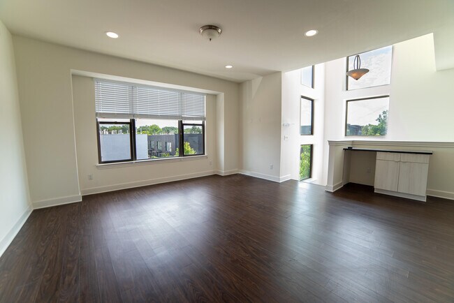 Building Photo - 1250 Diamond Ct