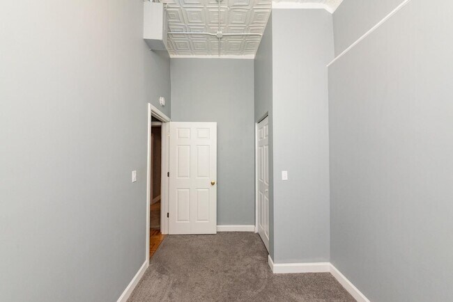 Building Photo - 3 bedroom in Chicago IL 60622