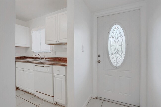 Building Photo - 200 Waterway Dr S