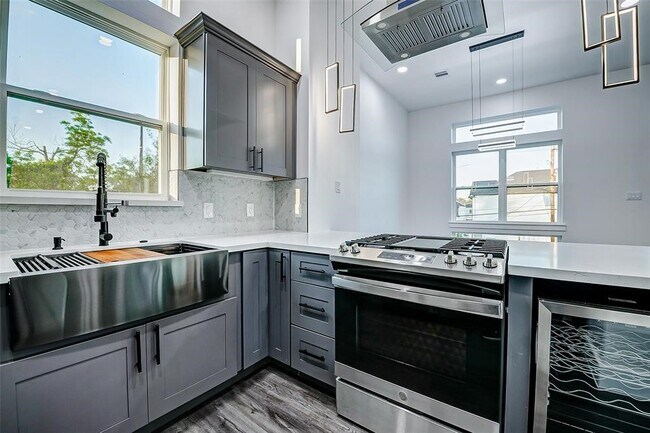 Foto del edificio - 1913 Hoskins Dr