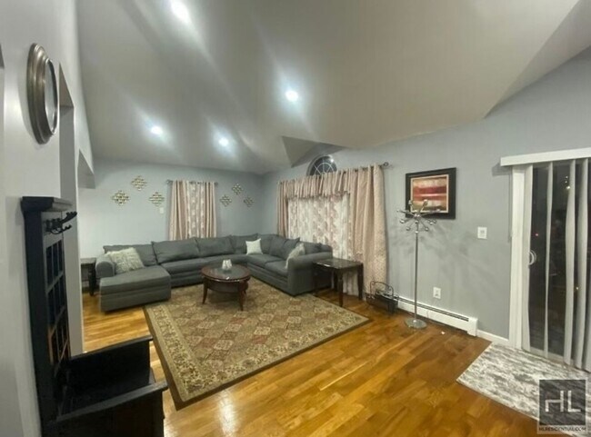 Foto del edificio - LAKEWOOD AVENUE