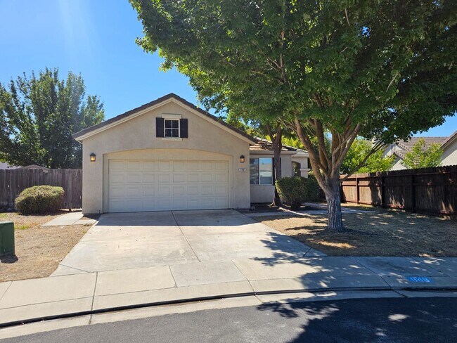Foto del edificio - Spacious 3-bedroom, 2-bathroom house locat...