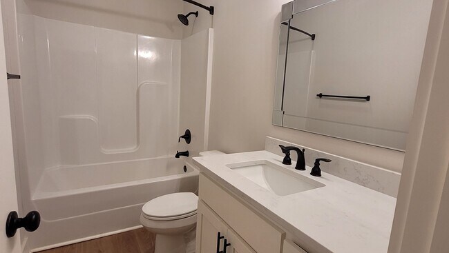 Foto del edificio - Beautiful 2 Bedroom 2 Bath Townhome in Denham Springs