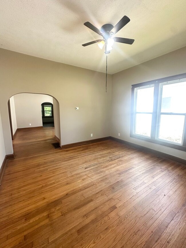 Building Photo - Charming 2 Bedroom, 1 Bathroom Home for Rent!