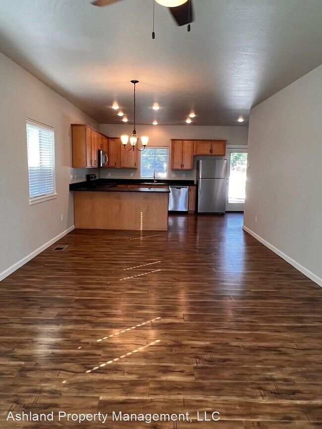 Building Photo - 3 br, 2.5 bath House - 124 Poppy Bay Place