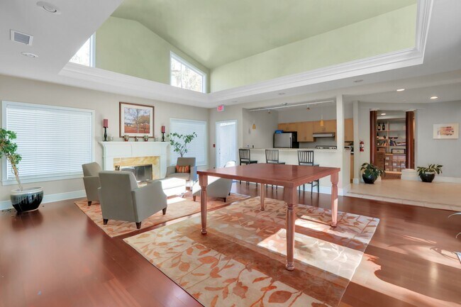 Salón de fiestas - 3910 243rd Pl SE