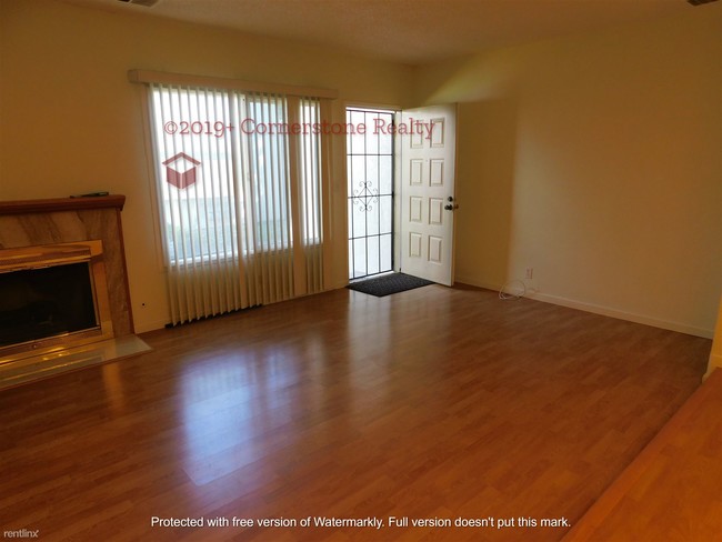 Building Photo - 2 br, 1.5 bath Townhome - 38729 Aurora Ter