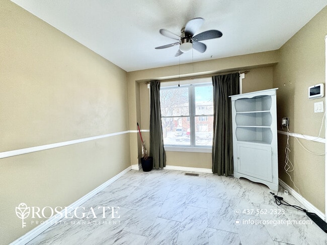 Building Photo - Spacious Corner-Unit Semi-Detached Home with 4 Bedrooms & Parking in Pickering