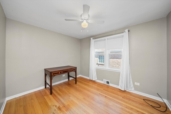 Building Photo - 5747 S Mobile Ave