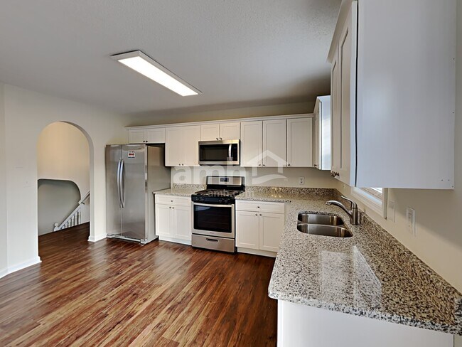 Foto del edificio - 235 Taylors Farm Dr