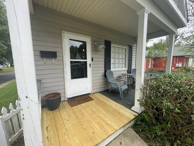 Foto del edificio - Charming 2 Bedroom Richmond Home