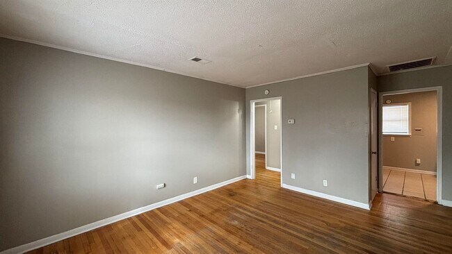 Foto del edificio - 5022 Byron Rd