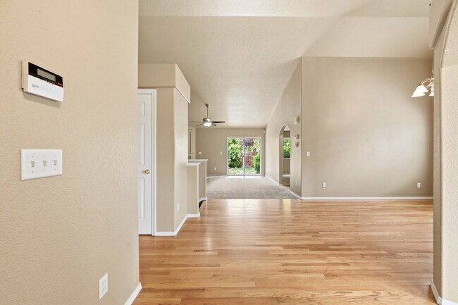 Foto del edificio - $2,645.95, 4 bed, 4 bath, located in Colorado Springs with a finished basement.