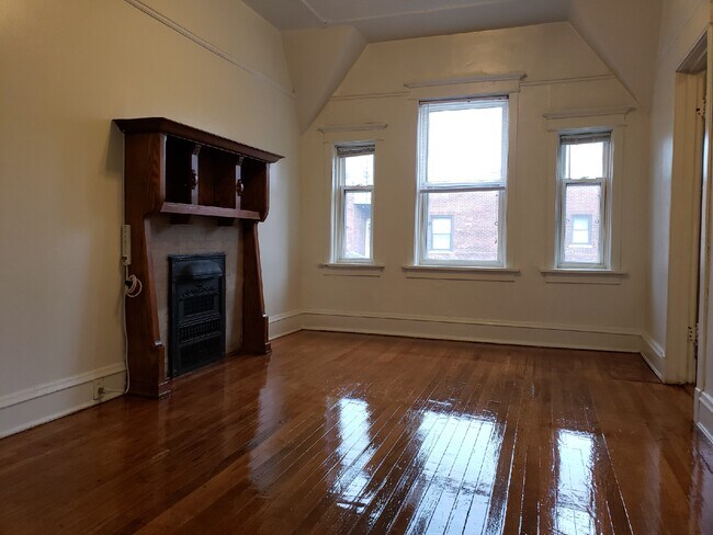 Living Room - 3508 N Broadway St