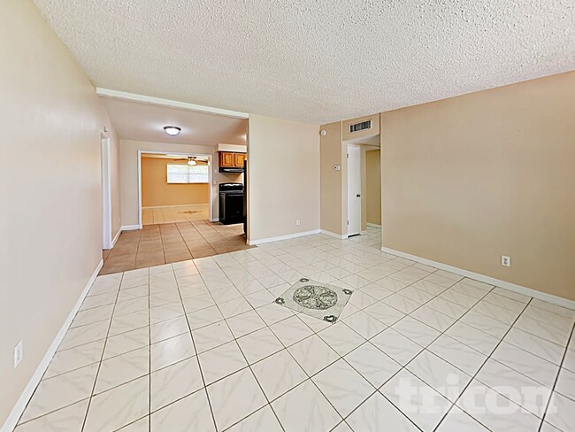 Foto del edificio - 3463 Arbutus Ln