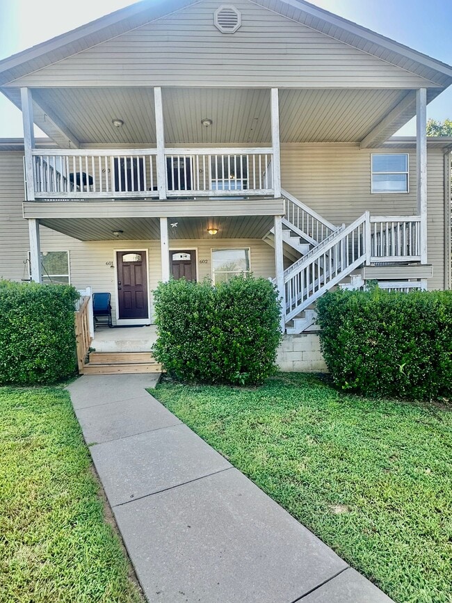 601 Twin Oaks