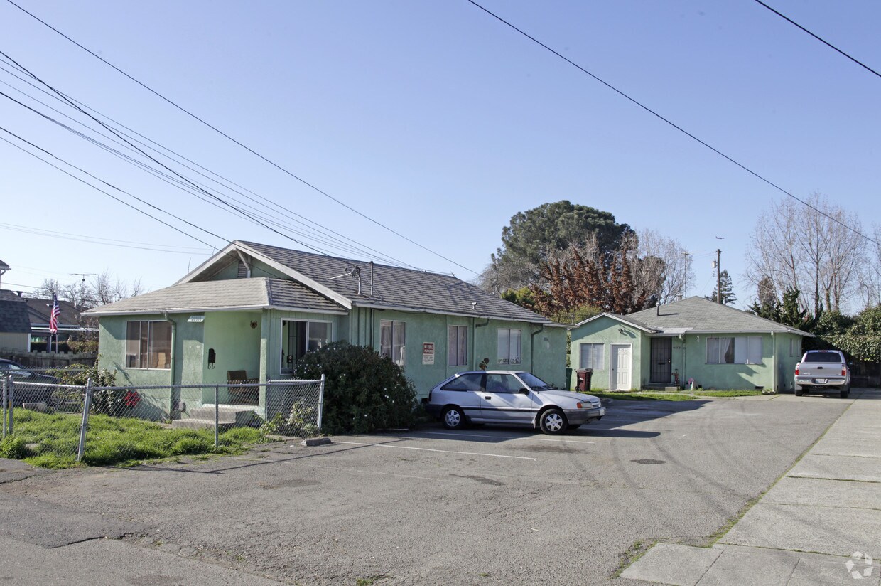 Building Photo - 20837-20843 Garden Ave