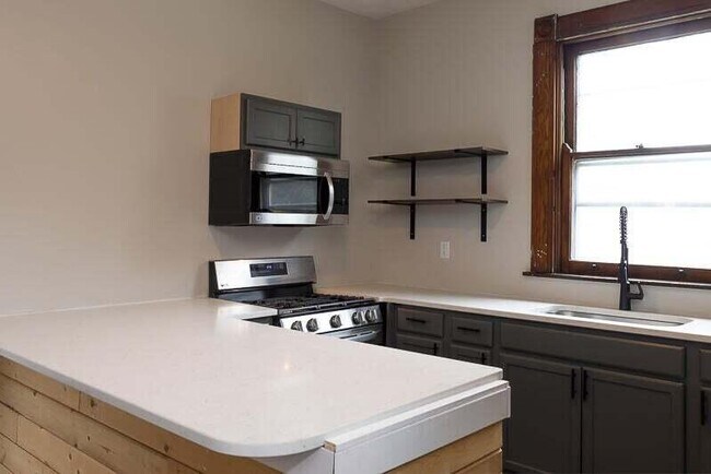 Building Photo - 1136 Park Ave