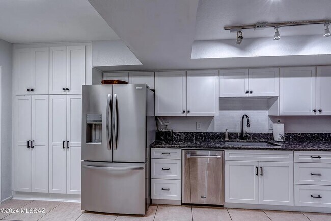 Foto del edificio - 5634 N Calle de la Reina