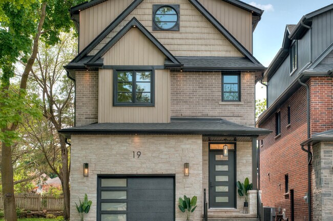 Photo du bâtiment - 19 Avondale Ave. S
