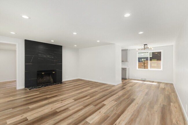 Foto del edificio - Elegant 3 Bed, 2.5 Bath Home in Northeast ...