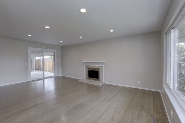 Foto del edificio - 3 Bed/ 2 bath San Mateo home with private ...
