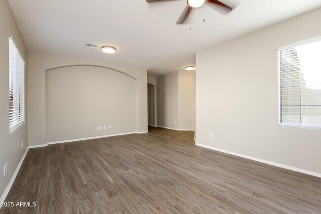 Foto del edificio - 12933 W Ash St