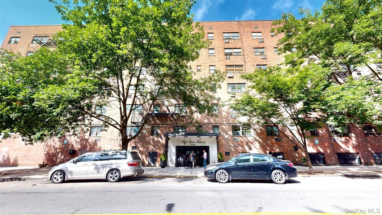 Primary Photo - 2545 Sedgwick Ave