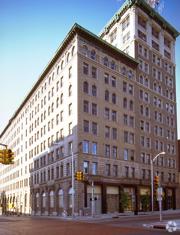 Building Photo - Broad Street Bank Apartments