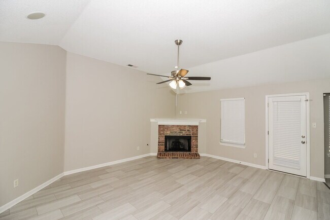 Foto del edificio - 1143 Breezy Valley Dr