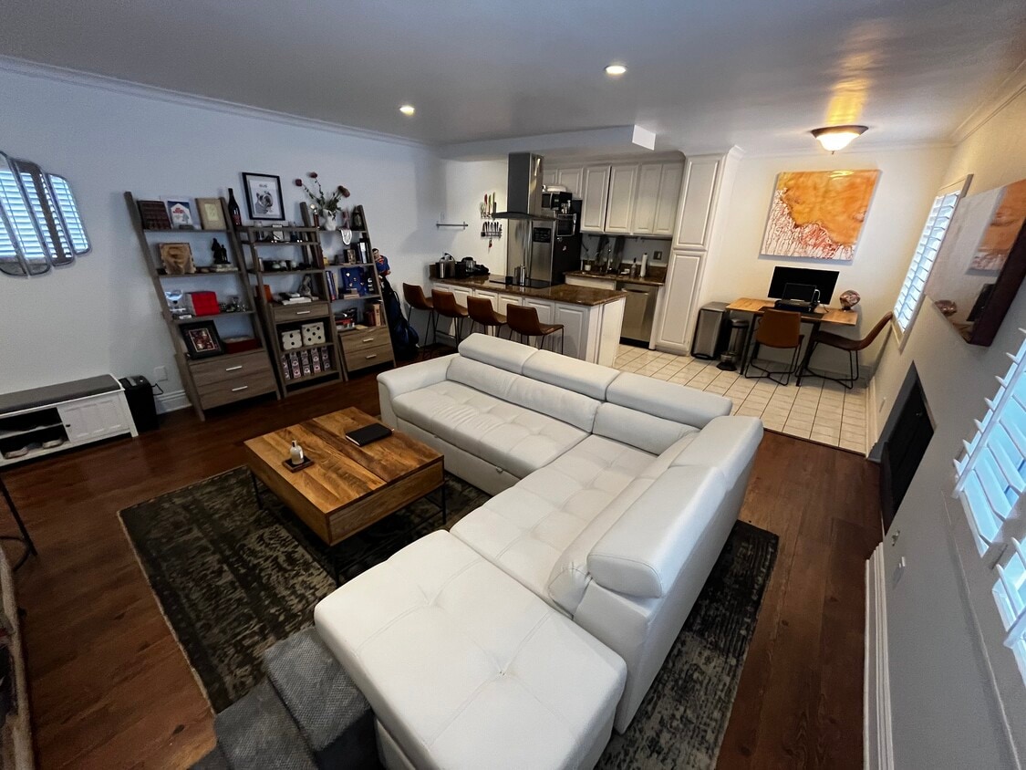 11639 Chenault St Unit 405, Los Angeles, CA 90049 Condo for Rent in