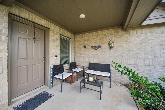 Foto del edificio - 7319 Clover Chase Dr