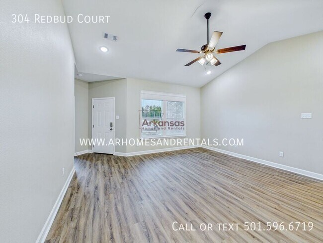 Building Photo - 304 Redbud Ct