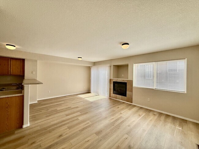 Foto del edificio - 3 Bedroom Townhome in a Convenient Location
