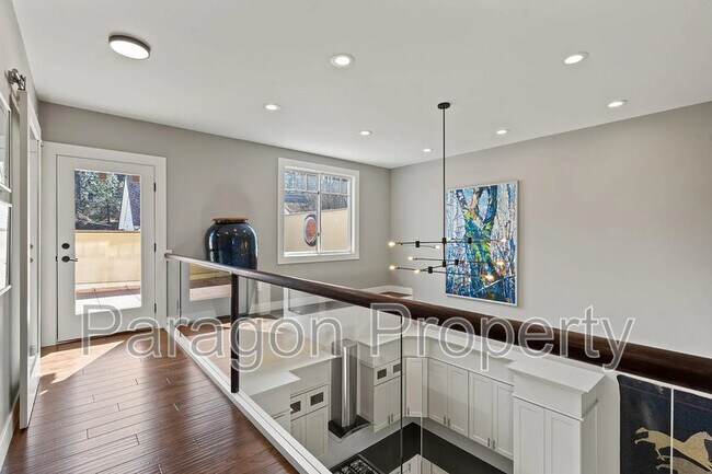Foto del edificio - 704 W 6th Ave