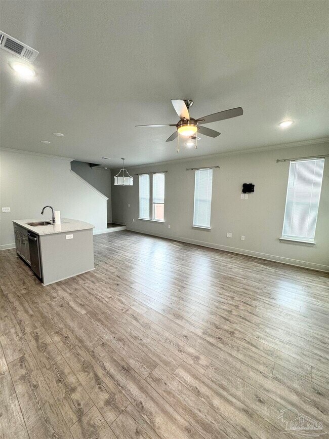 Building Photo - 1191 W Romana St