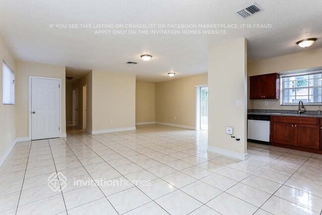 Building Photo - 330 NW 196th St