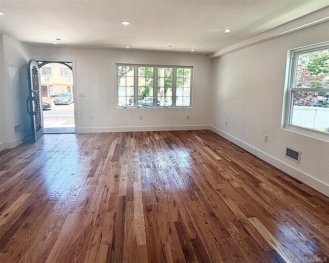 Foto del edificio - 342 E 234th St