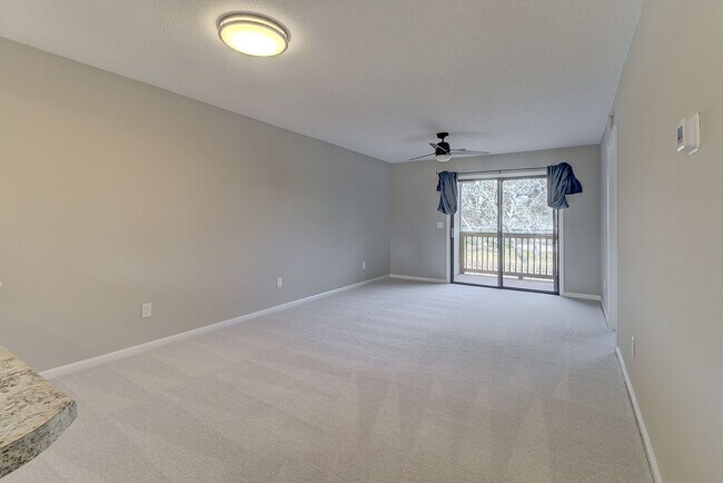 Building Photo - Charming Condo For Rent in Park Place!