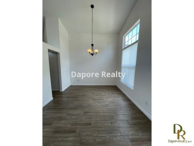 Foto del edificio - Remodeled 4 Bed, 2 Bath, Lots of Extras &a...
