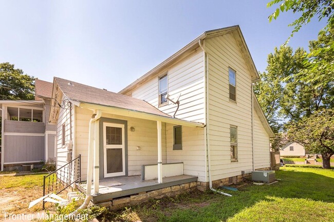 3 br, 1.5 bath House - 925 Osage 1 photo'